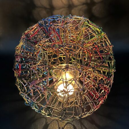 bougeoir multicolore en muselets .Magali lockwood