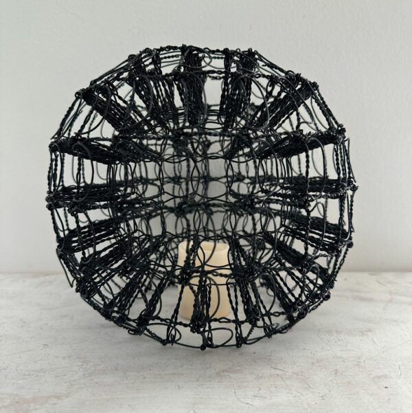 Bougeoir noir en muselets de champagne Magali Lockwood