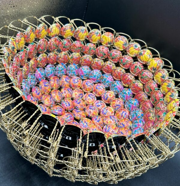 coupe en muselets de champagne multicolore action painting 2 Magali Lockwood