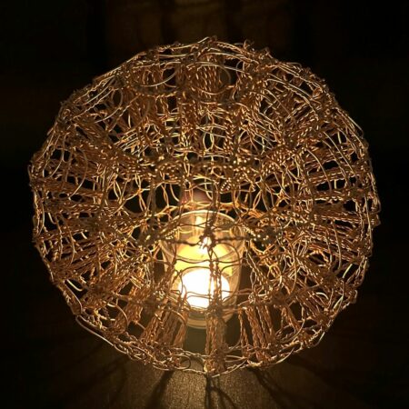 Bougeoir doré mat2. .en muselets .Magali Lockwood...